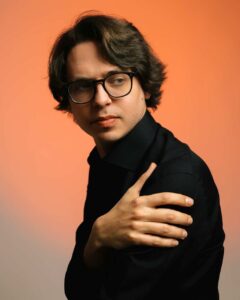 foto van pianist Lucas Debargue