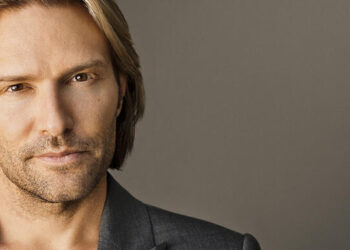 Kerst als klankverhaal: Eric Whitacre in Flagey