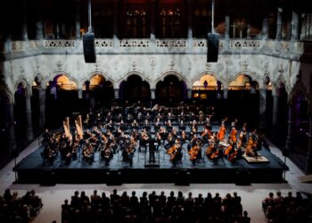 Tussen Hemel en Verstilling