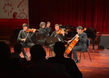 Konstantin Ishkhanov viert succesvolle afsluiting ICCF 2026 in België