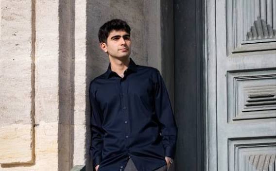 Emre Şener: een musicus die zich niet laat definiëren